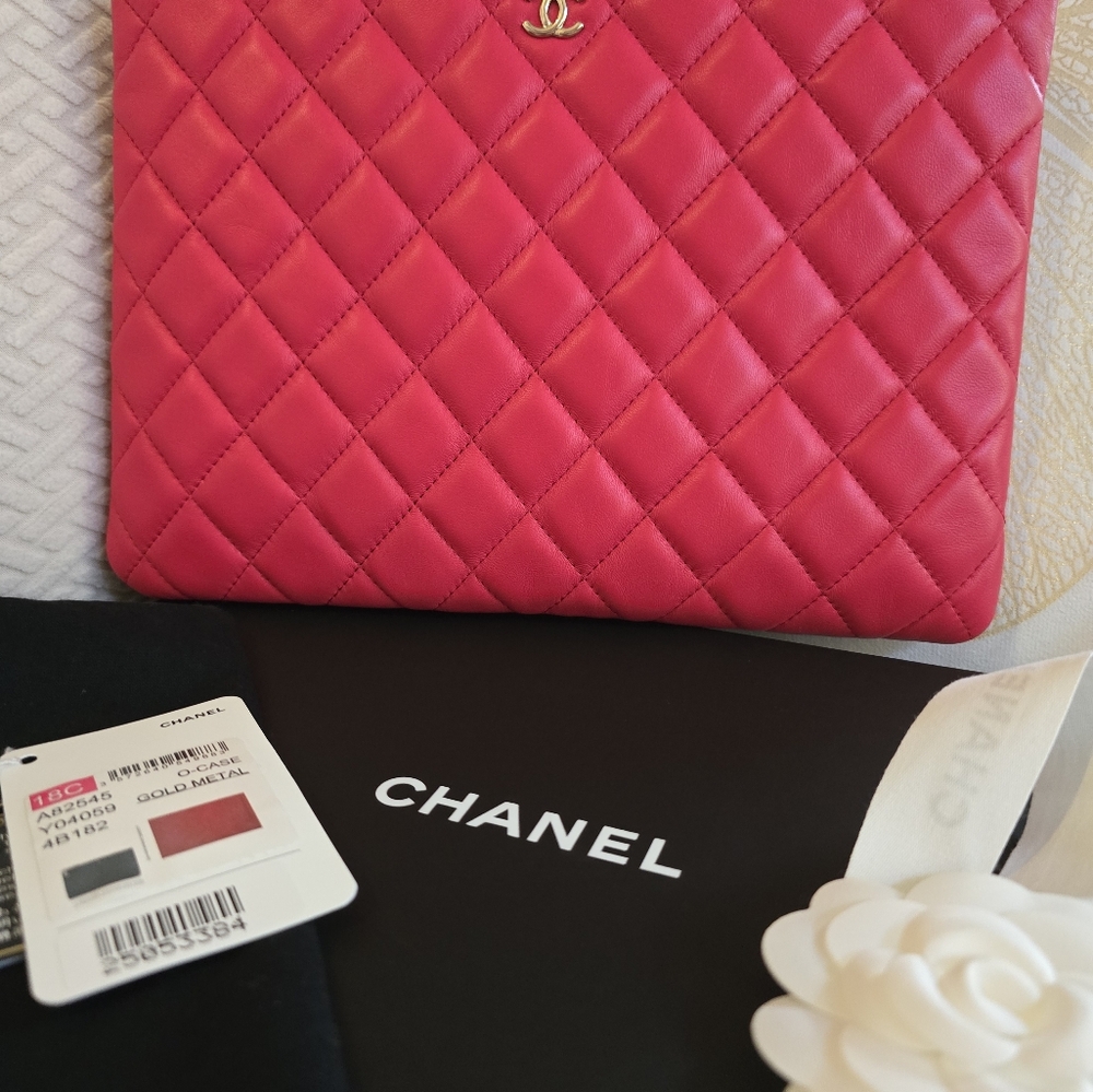 🤩SALE🤩Chanel O case